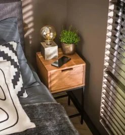 Amsterdam Flat yöpöytä, akaasia