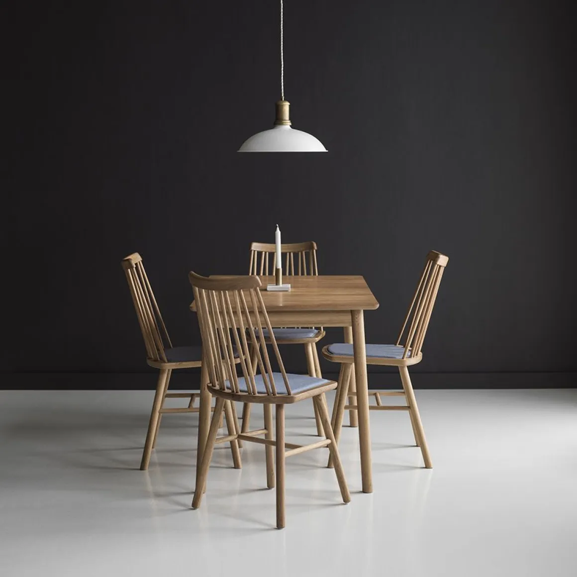 Hans K ZigZag ruokapöytä 127cm, tammi