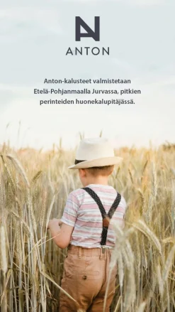 Hiipakka Anton vitriini laatikoilla