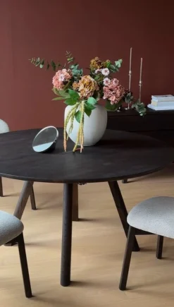 Rowico Clapperton ruokapöytä pyöreä 140cm, ruskea tammi