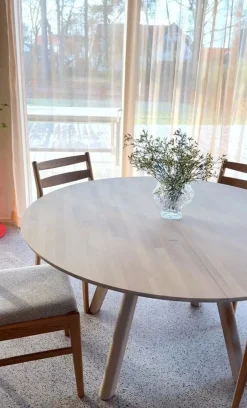 Rowico Clapperton ruokapöytä pyöreä 140cm, valkopesty tammi