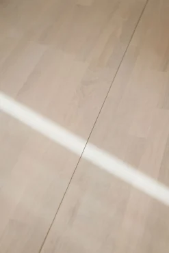 Rowico Derrymore ruokapöytä pyöreä 120cm, valkopesty tammi