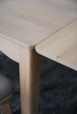 Rowico Markham ruokapöytä 140cm, valkopesty tammi