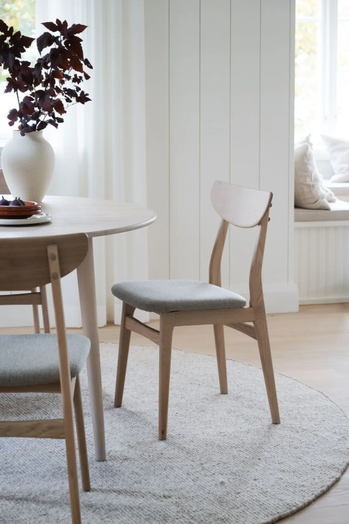 Rowico Rodham tuoli, valkopesty tammi/harmaa beige