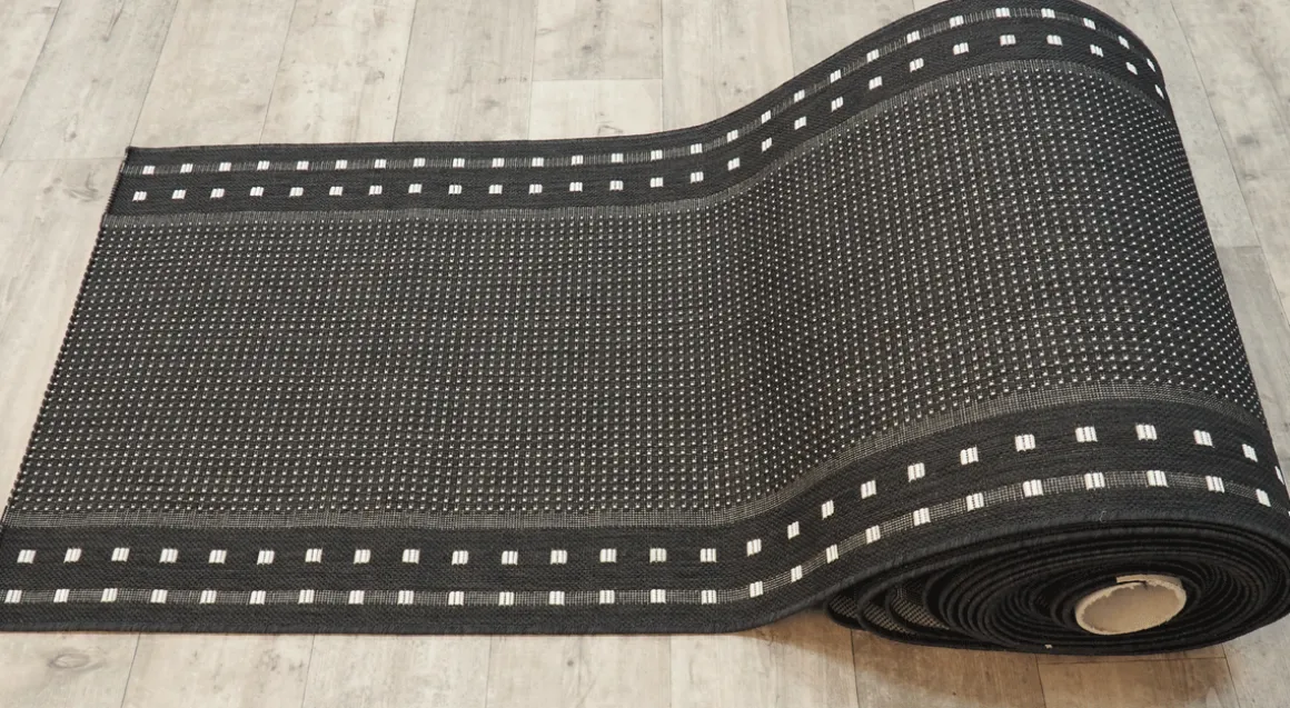 Ruutu käytävämatto 100 cm musta